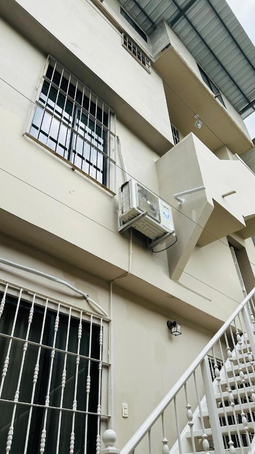Large 2-Bedroom Apartment, Close To The American Consulate جواياكيل المظهر الخارجي الصورة